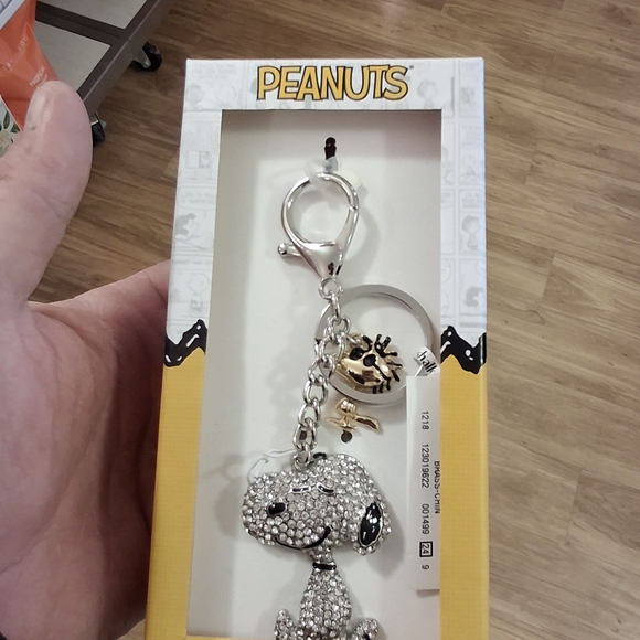 Peanuts Snoopy Keychain - Picture 5 of 5